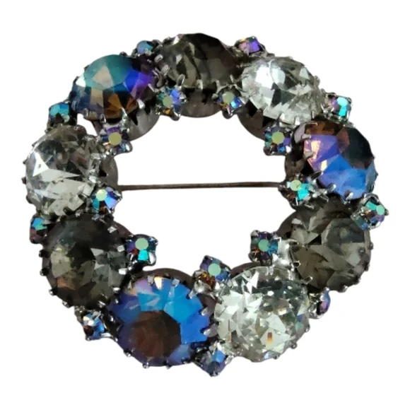 Vintage Albert Weiss Rhinestone Wreath Brooch – Signed - Picture 3 of 7